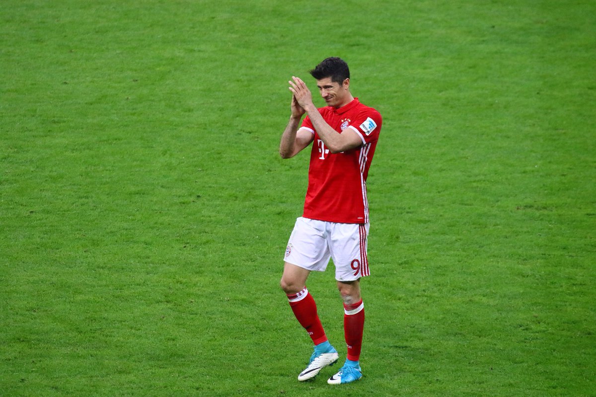 Lewandowski là nỗi kinh hoàng của Real.