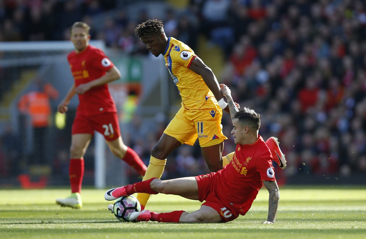 Hiệp một kết thúc bất phân thắng bại.