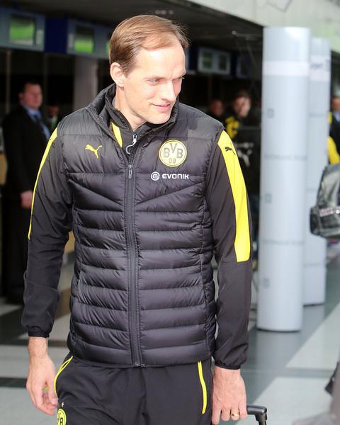 Nụ cười tự tin quen thuộc của HLV Tuchel.