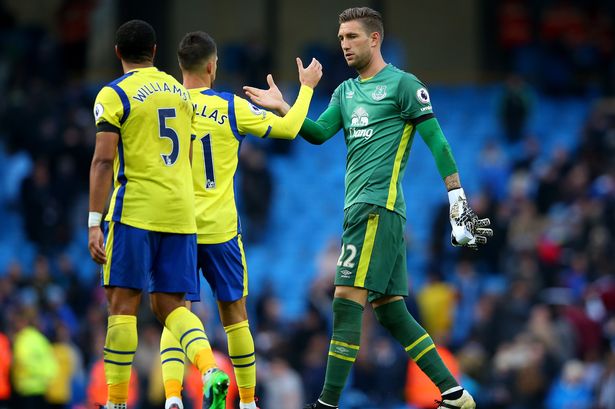 Stekelenburg vừa trở lại sau hơn 4 tháng chấn thương.