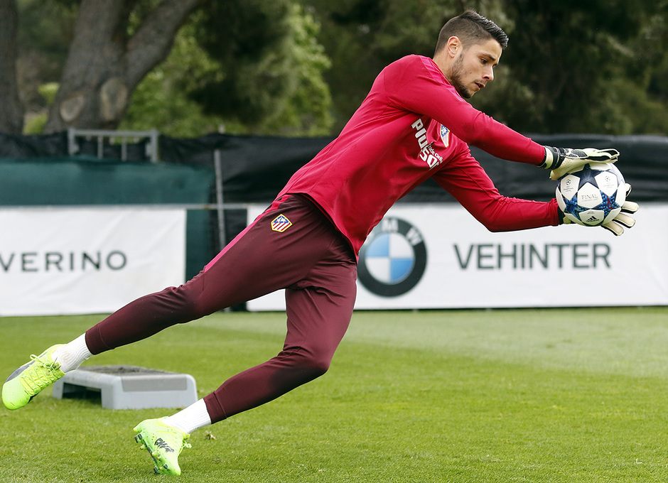 Để đồi đấu với hàng công do Ronaldo dẫn dắt...