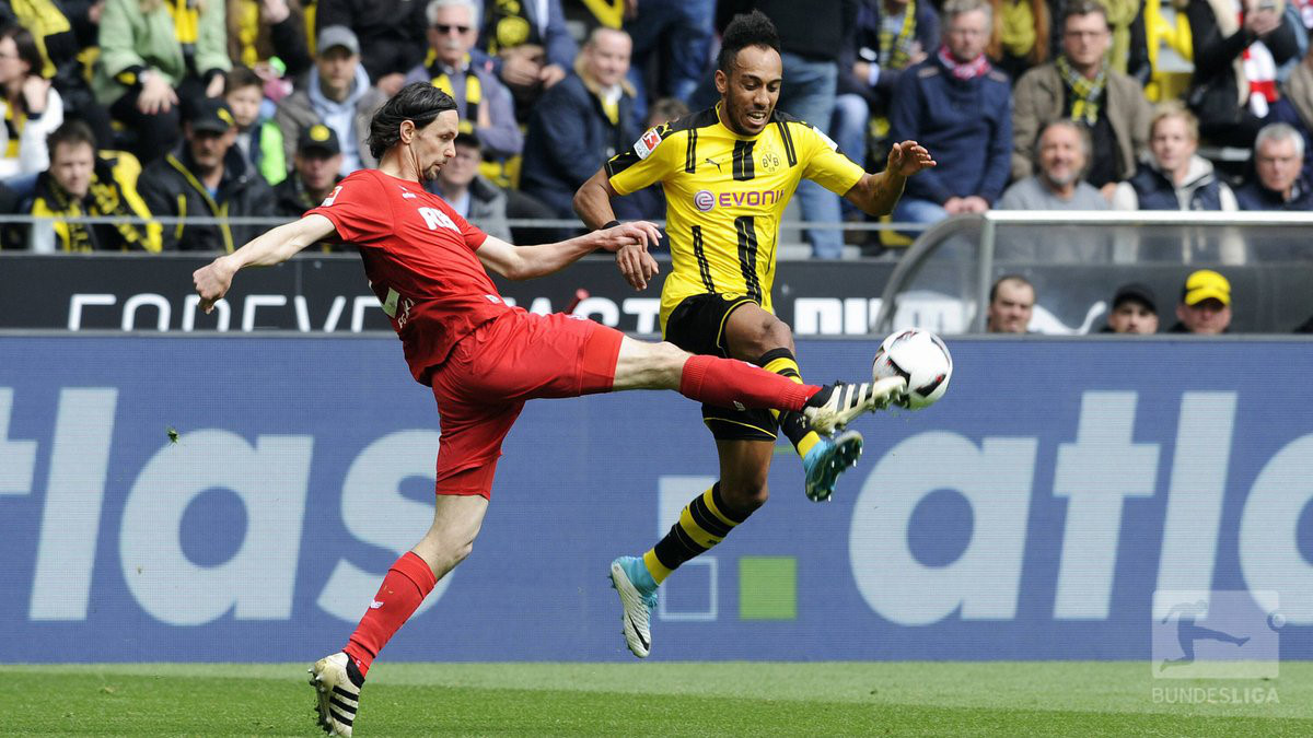 Subotic khóa chặt Aubameyang.