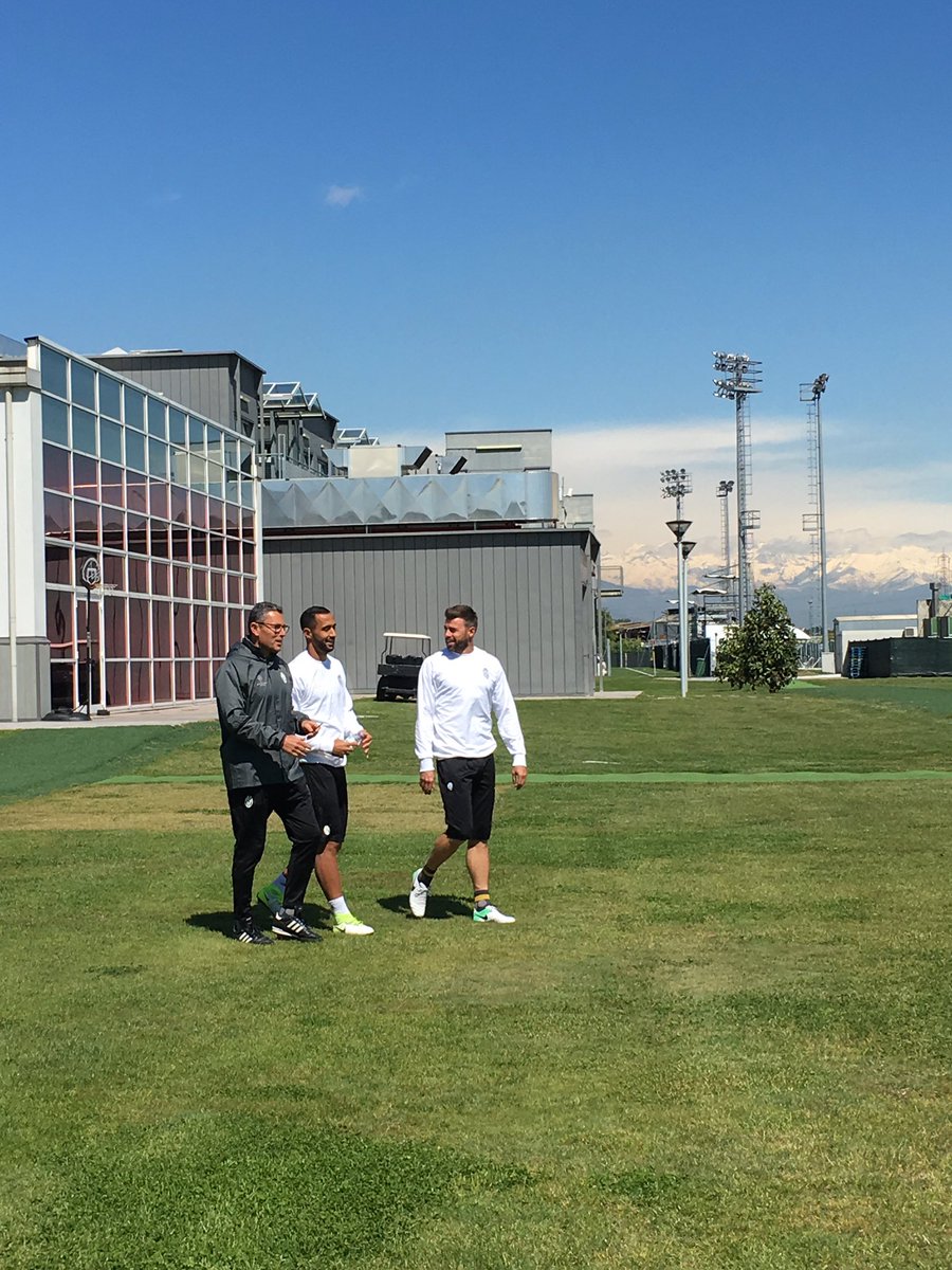 Tương tự là trung vệ Barzagli