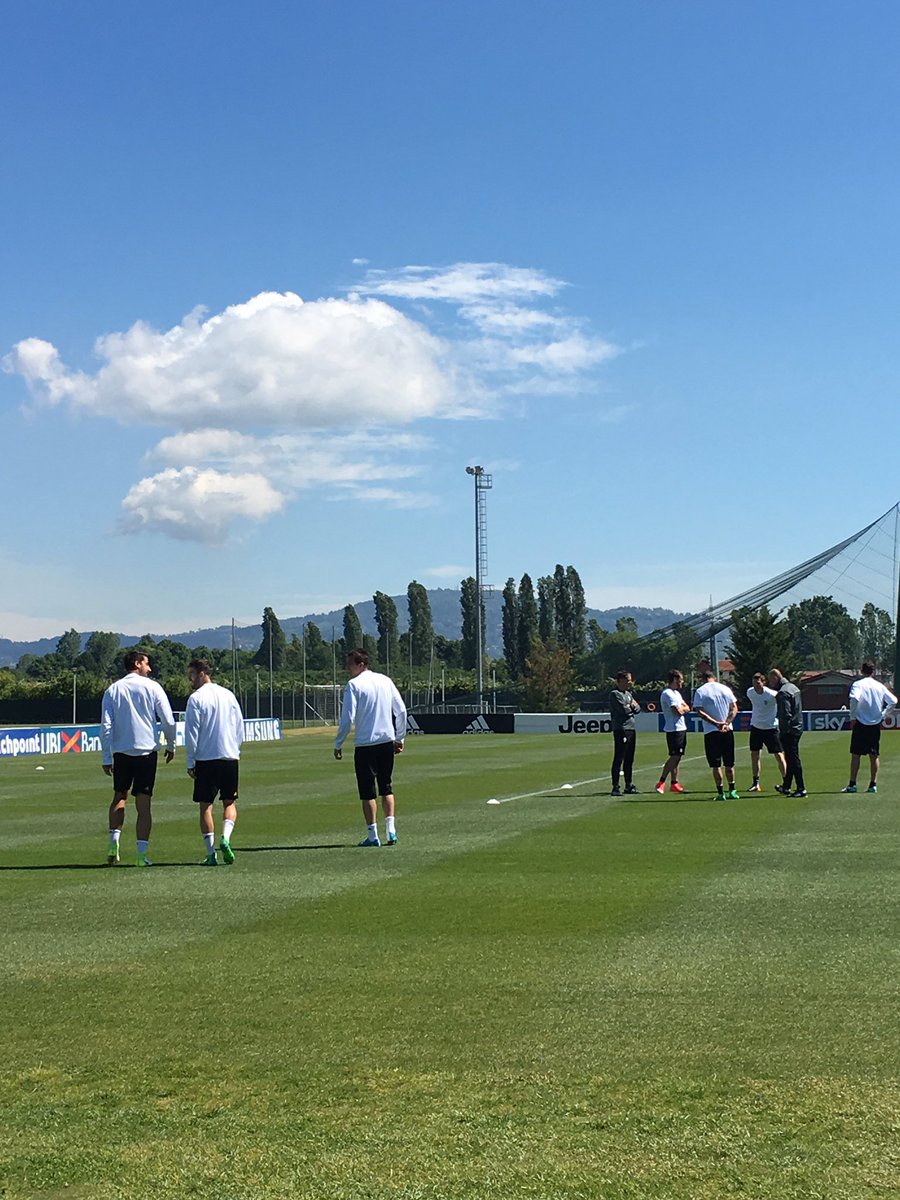 Các cầu có khoảng vài phút trò chuyện cùng nhau.