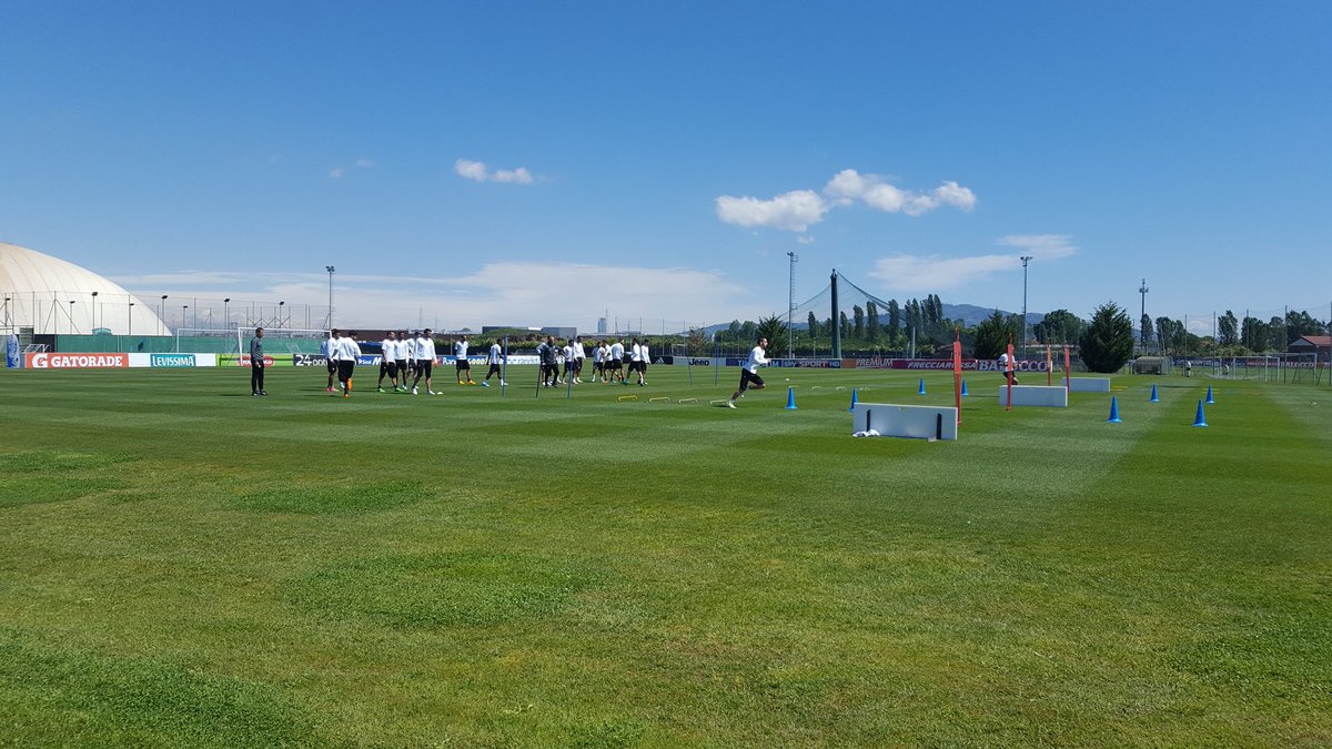 Buổi tập được bắt đầu sau đó.