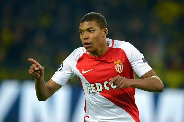 Kylian Mbappe (tiền đạo) - Ngày sinh: 20/12/1998. Ảnh: Daily Star.