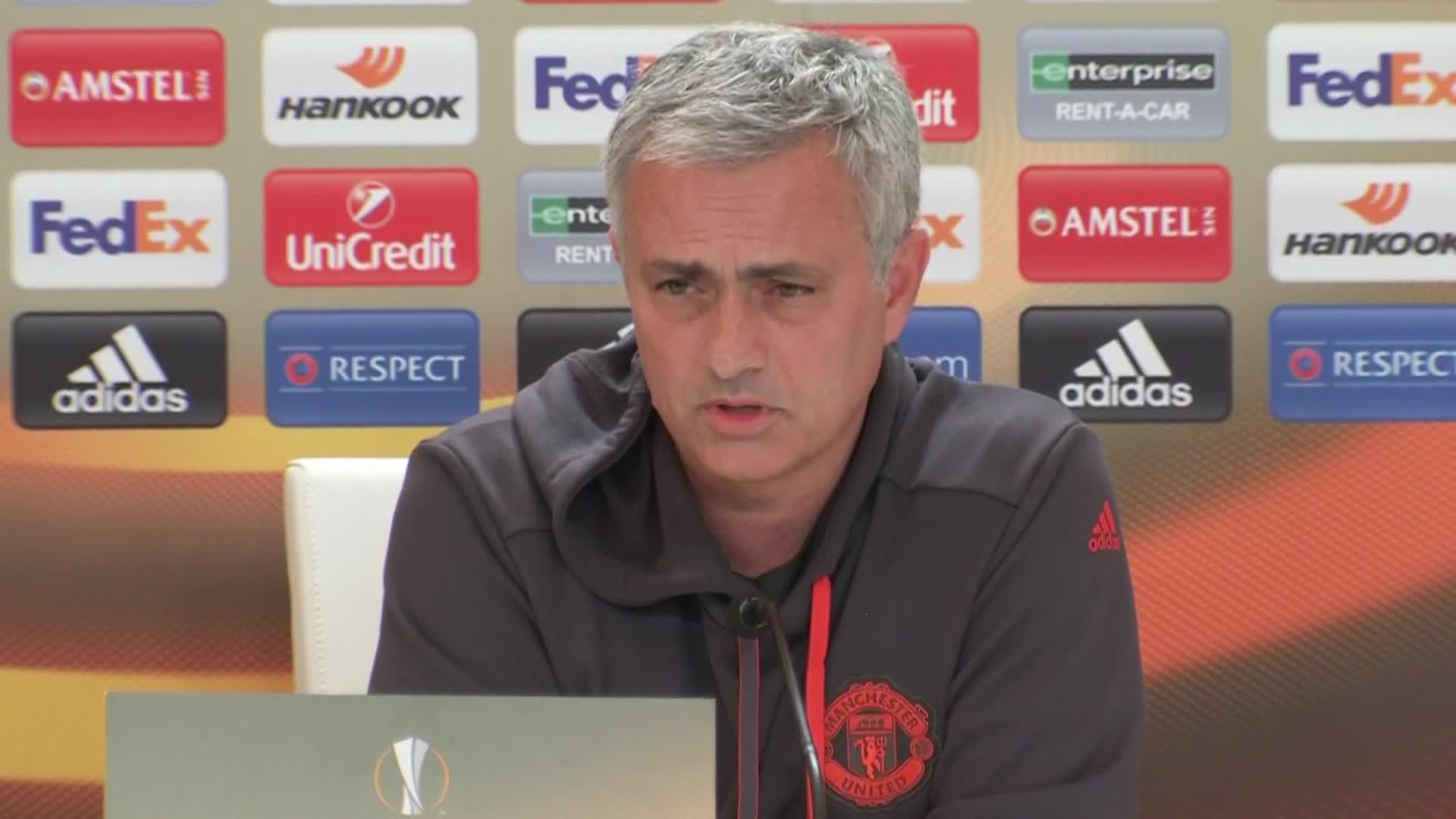 Mourinho rất giỏi trong khả năng gây rối đối thủ bằng những phát biểu.