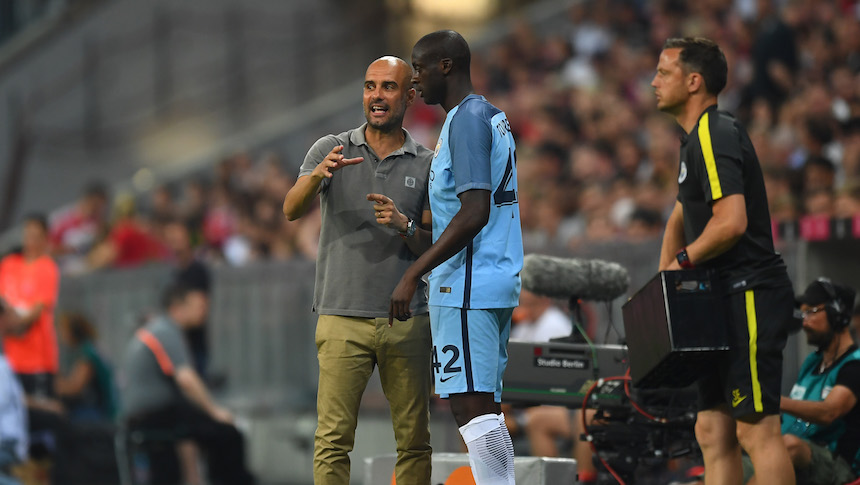 Pep luôn vận những bộ đồ trẻ trung mỗi khi du đấu.