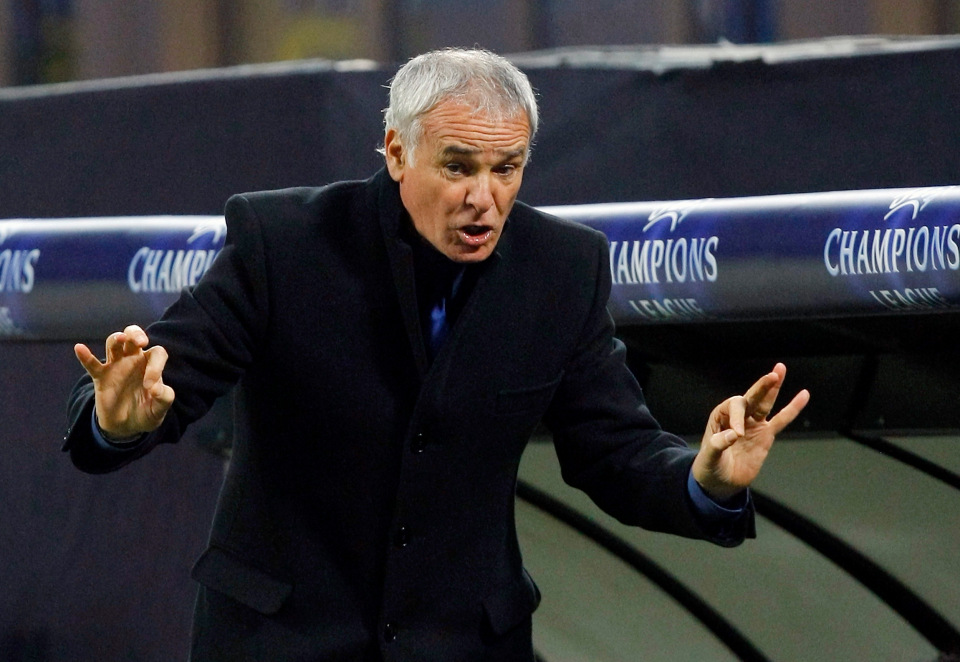 4. Claudio Rainieri, 2011-12. Đúng với biệt danh "gã thợ hàn", Rainieri đến Inter sau khi đội bóng sa thải Gasperini. Tuy nhiên, những ấn tượng ông để lại chỉ là chiến thắng trong trận derby Milan. Giúp Inter lọt vào vòng 16 đội Champions League nhưng để thua 0-1 trước Marseille ở trận lượt đi. Ông bị sa thải cuối tháng Ba năm 2012 sau chuỗi 2 chiến thắng trong 13 trận. Ảnh: The Sun.