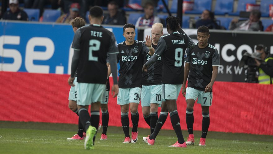 Dù ghi bàn nhưng các cầu thủ Ajax không quá vui mừng.