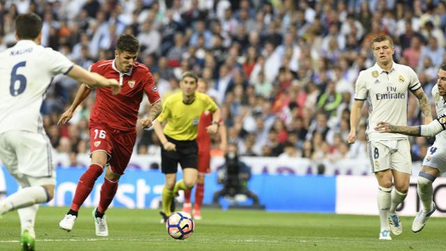 Jovetic cuối cùng cũng ghi bàn sau hàng loạt cú sút bị Navas cản phá.