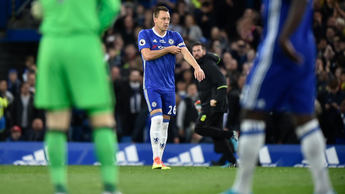 Terry được ra sân và mang băng đội trưởng trong trận đấu với Watford.