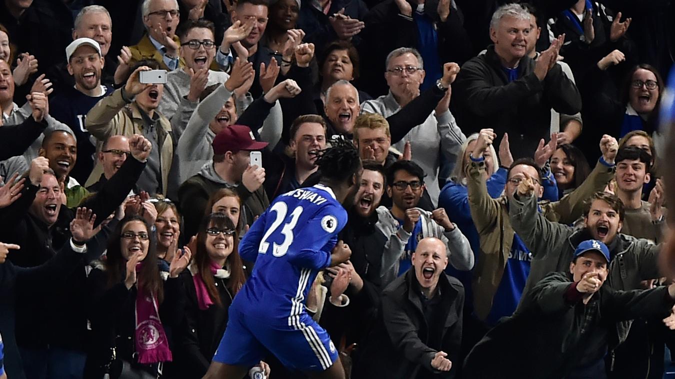 Những phút sau đó, hai đội liên tiếp ghi bàn. Batshuayi có bàn thắng thứ hai giúp Chelsea dẫn 3-1 đầu hiệp hai.