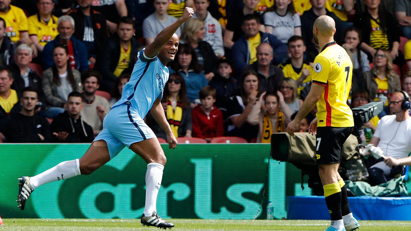 Kompany thể hiện cái duyên trong những pha phạt góc.