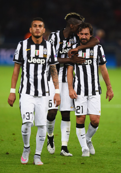 Pogba an ủi người đàn anh.