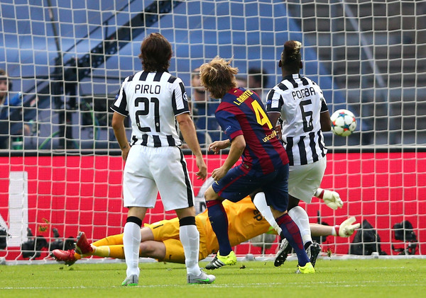 Ngay phút thứ tư, Juventus bất ngờ để lọt lưới.