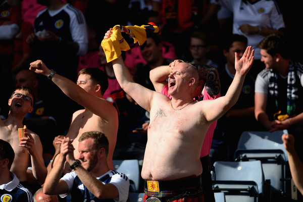 Các CĐV vô cùng phấn khích.