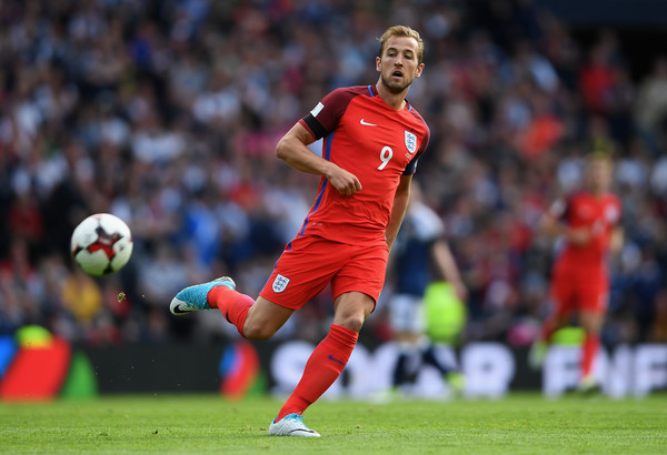Harry Kane bỏ lỡ 2 cơ hội ngon ăn trong hiệp một.