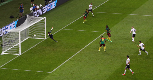 Cuối trận, tiền đạo Leipzig hoàn thành cú đúp của mình.