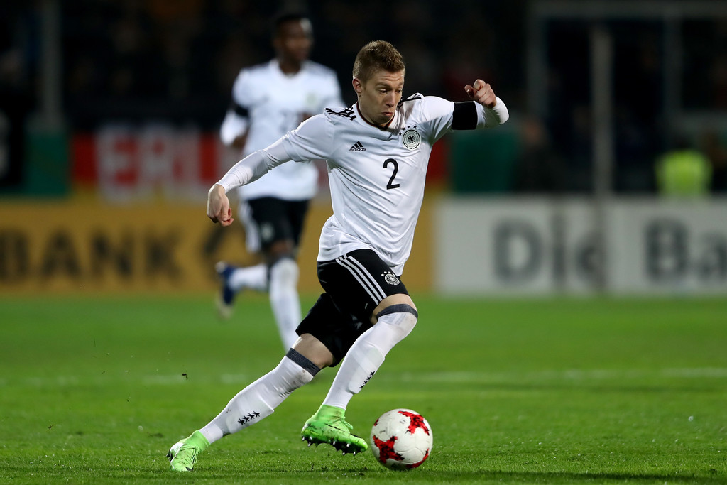 Hậu vệ phải: Mitchell Weiser (Hertha Berlin)
