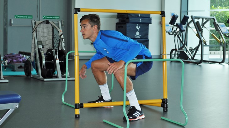 Cầu thủ Tottenham 'đeo ống thở' trong ngày đầu tập trung - Bóng Đá