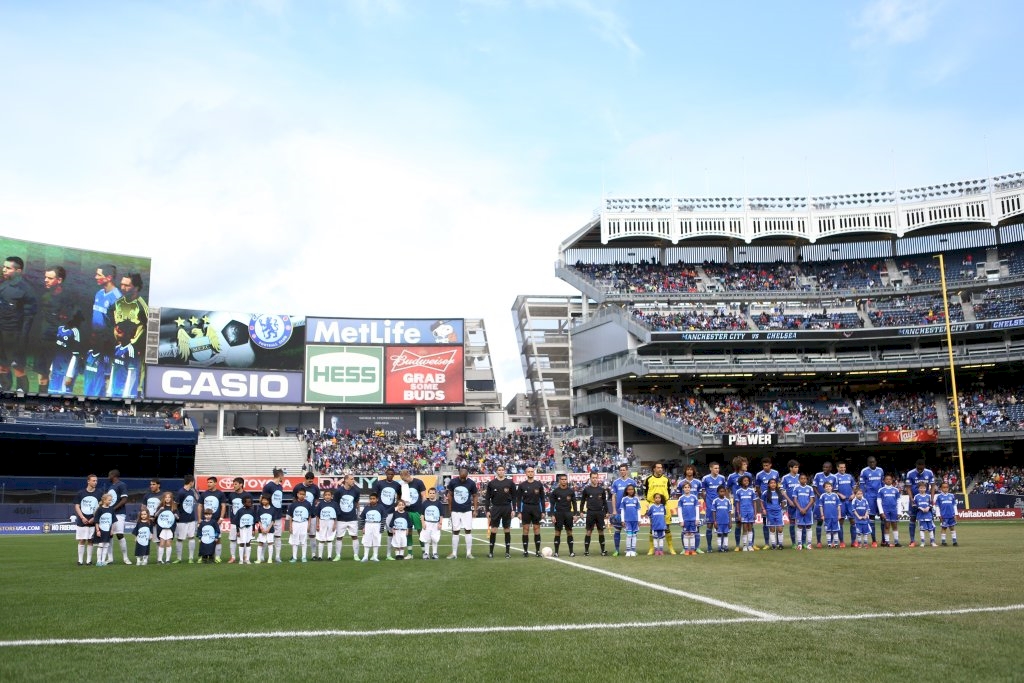 2013: Thi đấu với Chelsea tại SVĐ Yankee, New York, Mỹ.