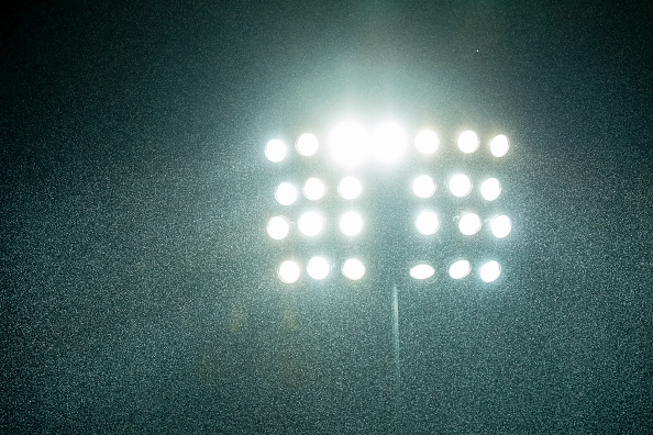 Trận đấu diễn ra dưới trời mưa tầm tã.