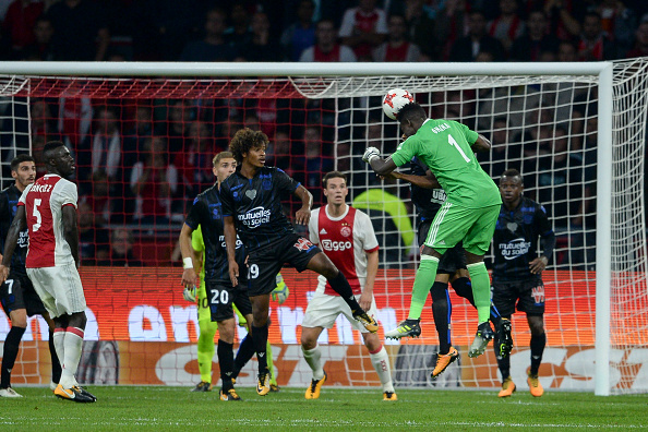 Thủ thành Onana cũng lên tham gia tấn công trong những phút cuối.