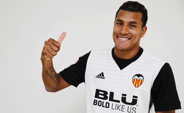 Ở chiều ngược lại, trung vệ Jeison Murillo của Inter gia nhập Valencia theo chiều cho mượn