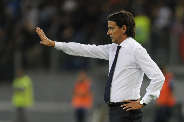 HLV Simone Inzaghi không thể giúp các học trò.