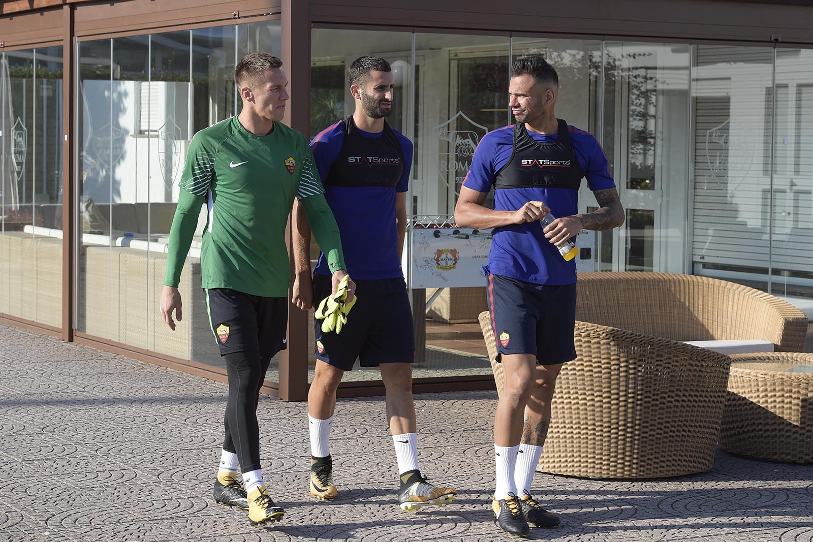 Roma bắt đầu hành trình 'vượt núi lớn' - Bóng Đá