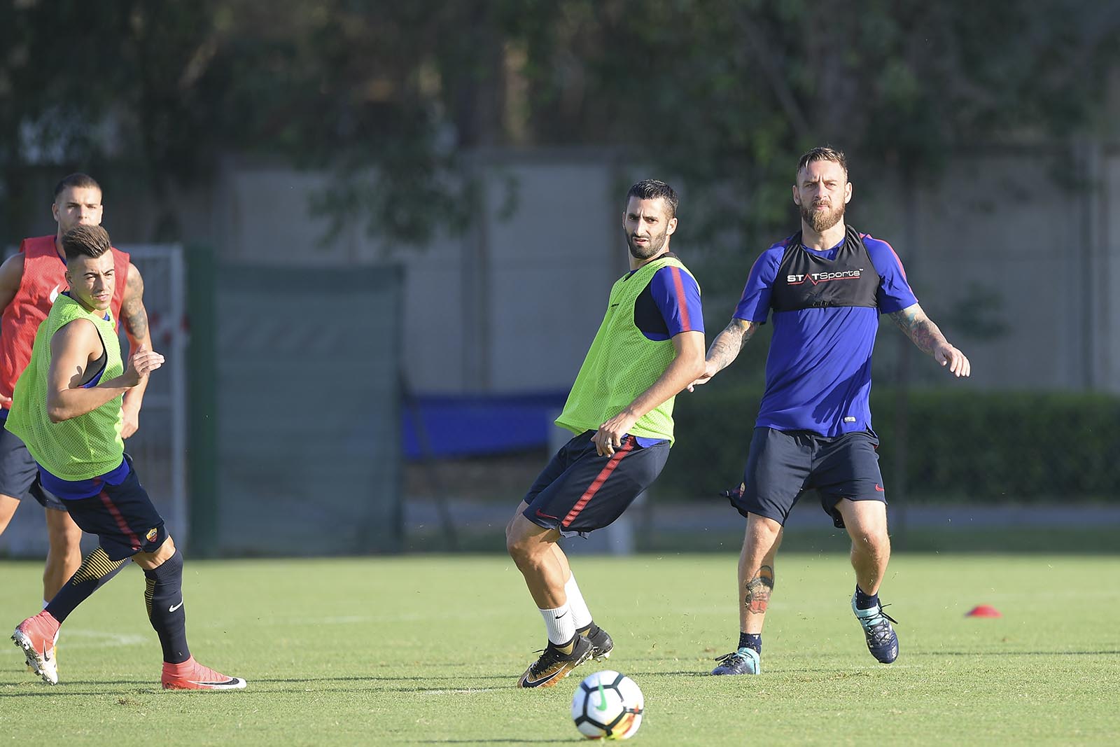 Roma bắt đầu hành trình 'vượt núi lớn' - Bóng Đá