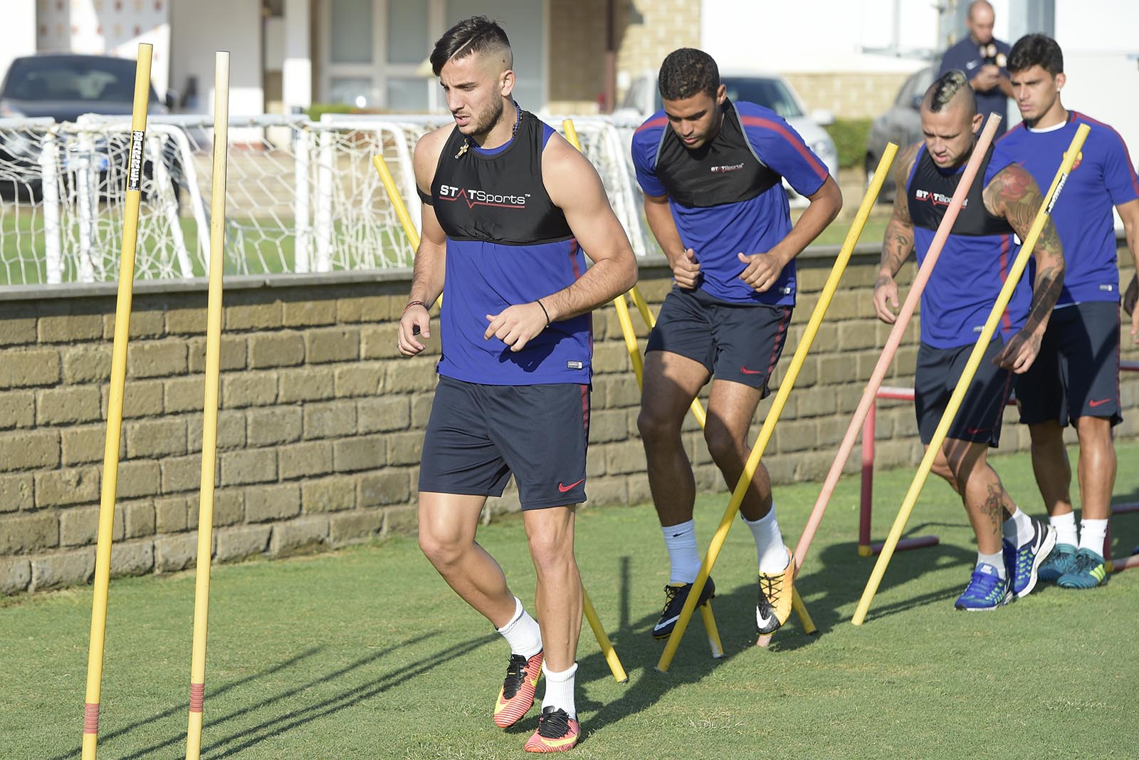 Roma bắt đầu hành trình 'vượt núi lớn' - Bóng Đá