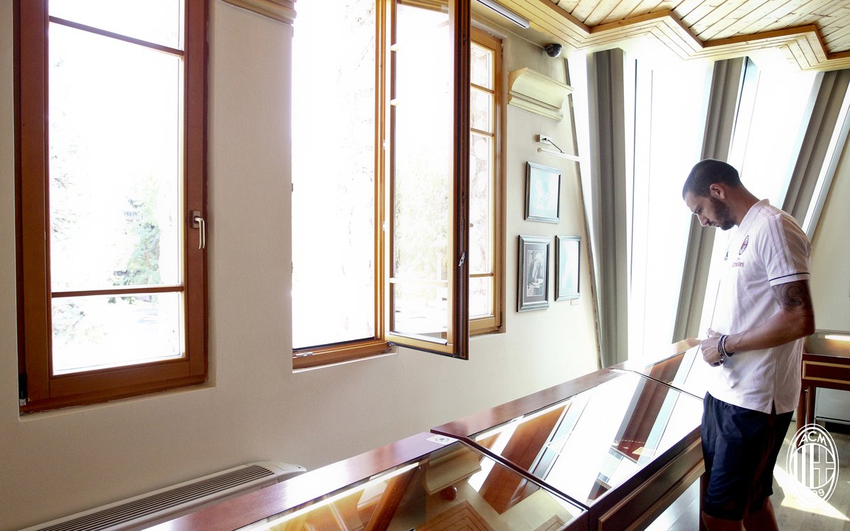 Phút lắng lòng của trung vệ Bonucci...