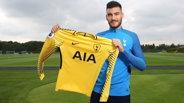 CHÍNH THỨC: Tottenham Hotspur chiêu mộ thủ thành Paulo Gazzaniga từ Southampton.