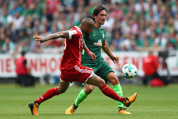 Arturo Vidal - 8,4 điểm. Lewandowski lập cú đúp, nhưng Vidal mới là người được Whoscored chấm điểm cao nhất trận. Trong thế trận mà Bayern đẩy cao đội hình, không biết bao nhiêu lần Vidal đã thực hiện các pha phòng ngự từ xa, chặn đứng những đợt phản công của Bremen từ trong 'trứng nước'.