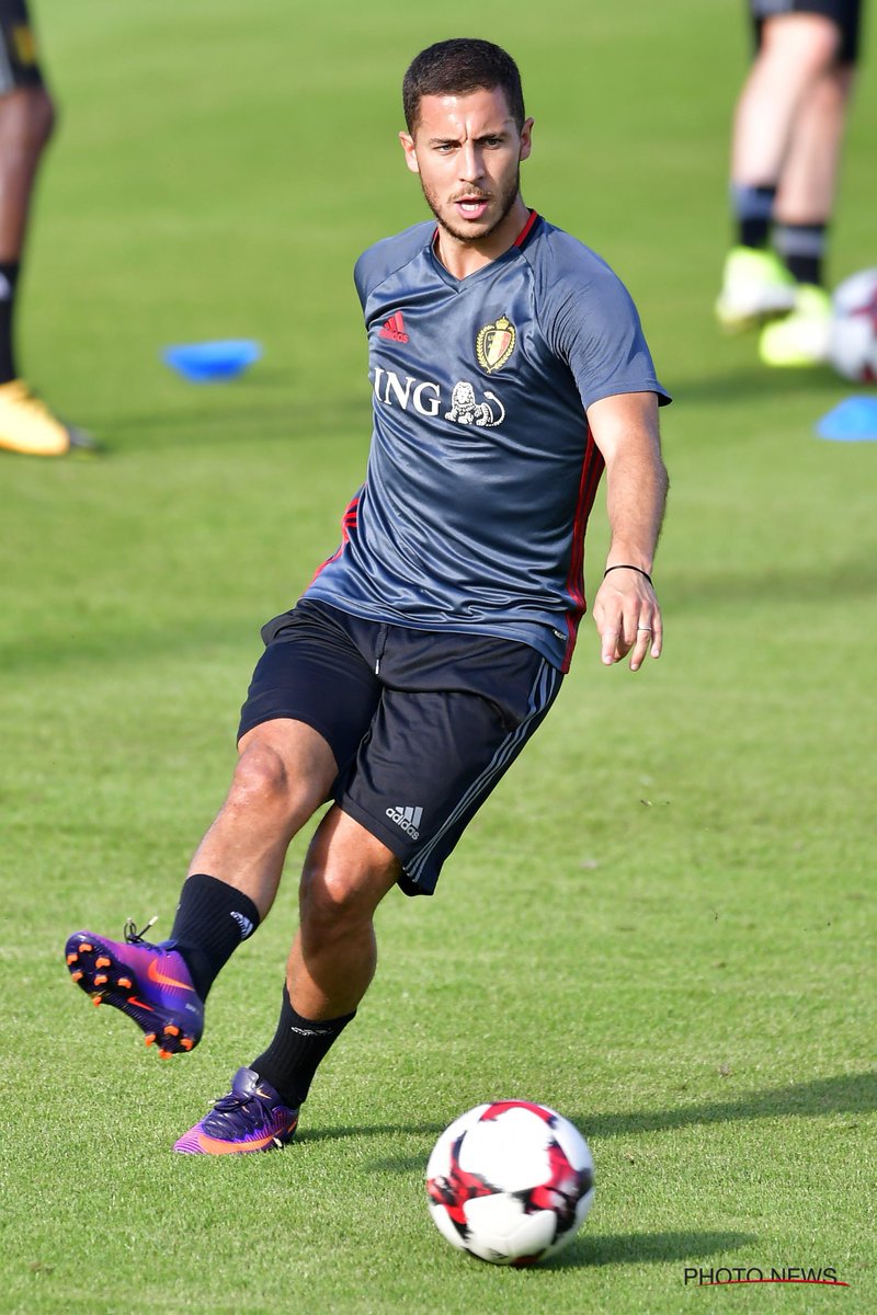 Điểm nhấn trong đợt tập trung này của tuyển Bỉ là Eden Hazard. Dù chưa đá trận nào cho Chelsea nhưng anh vẫn được gọi. Bức ảnh trên cho thấy tiền vệ Chelsea đã sẵn sàng.