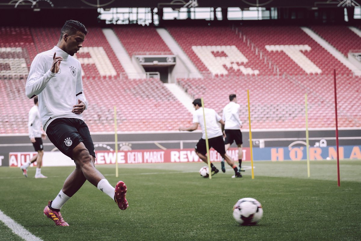 Người Đức làm gì trước giờ có vé đến Nga? - Bóng Đá