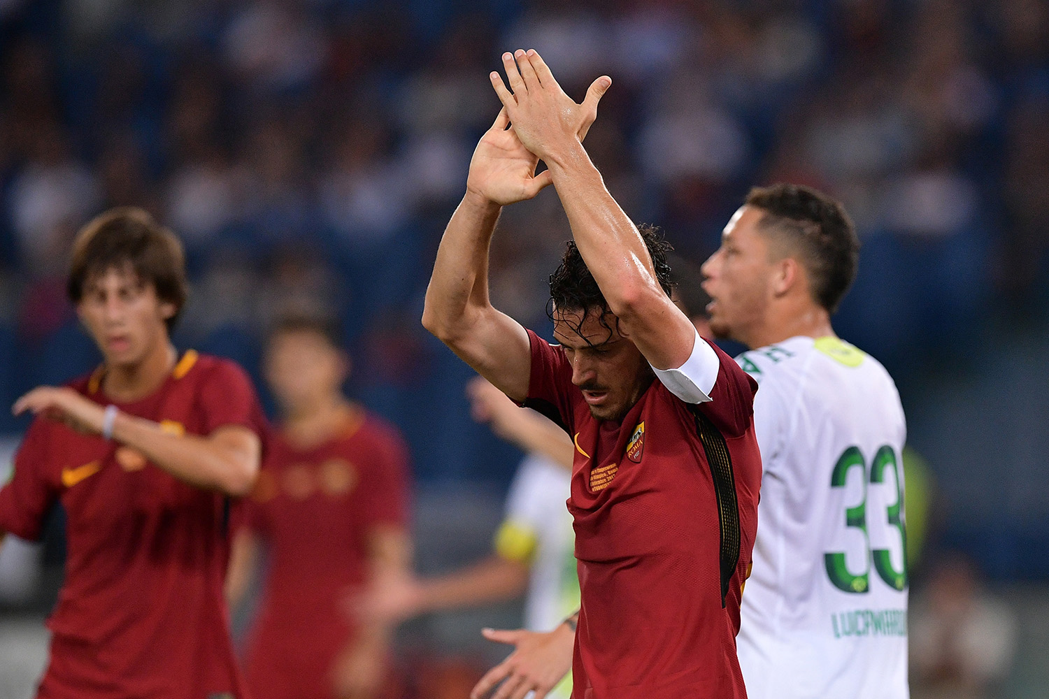 Tiền vệ mới trở lại sau chấn thương Florenzi mang băng đội trưởng cho Roma.