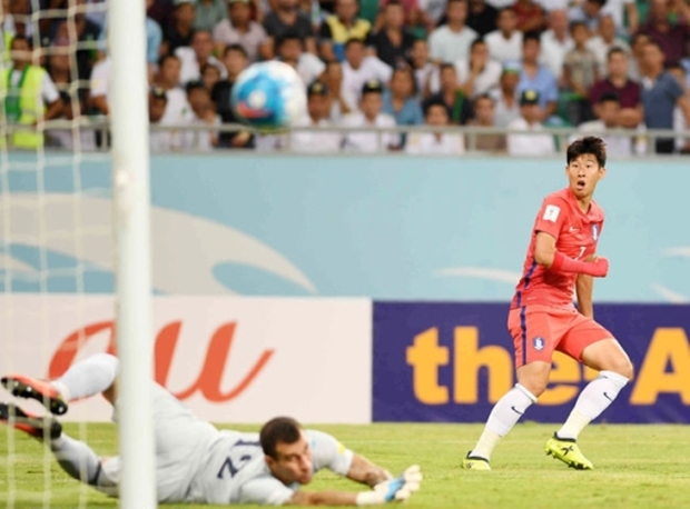 Thế nhưng, cột dọc, xà ngang và tài năng của thủ môn đã ngăn cản bàn thắng của họ.