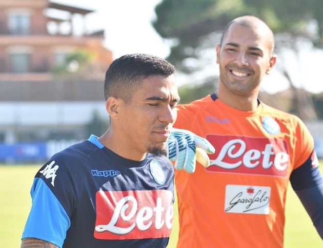 Không khí vui vẻ thoải mái tại Napoli lúc này. Họ vẫn đang dẫn đầu tại Serie A với thành tích toàn thắng.