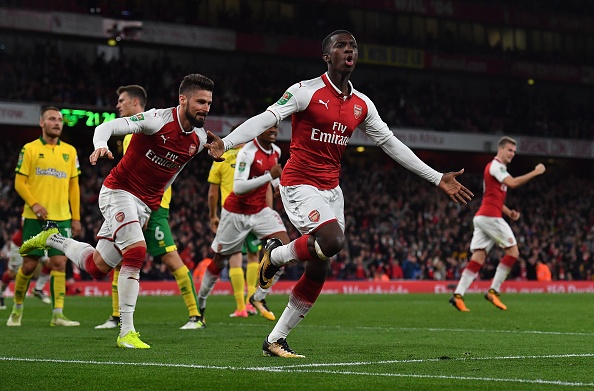May mắn cho Arsenal, cầu thủ trẻ 18 tuổi Edward Nketiah vào sân và có bàn thắng ngay pha chạm bóng đầu tiên.