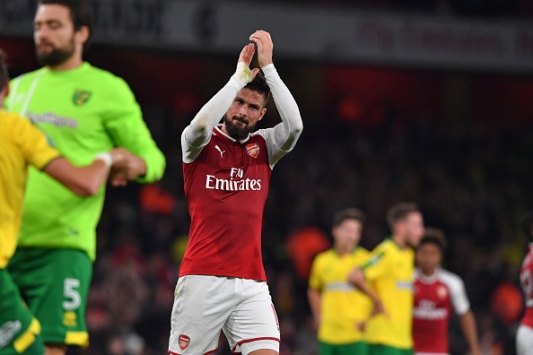 Giroud đã có thể thở phào nhẹ nhõm khi người đàn em thay anh làm tất cả mọi việc trong trận đấu.