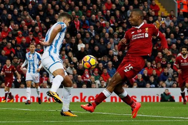 Liverpool là đội nắm thế chủ động ngay sau tiếng còi khai cuộc.