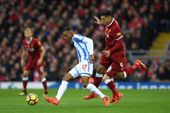 Tiền vệ Rajiv van La Parra.