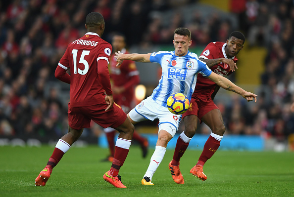 Sự chắc chắn của hàng phòng ngự Huddersfield khiến Liverpool bế tắc trong phần lớn hiệp một.