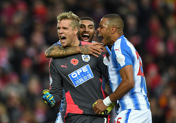 Niềm vui của các cầu thủ đội khách.