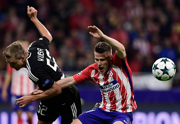 Atletico liên tục dồn ép trong hiệp một, tung ra hơn 10 cú sút...