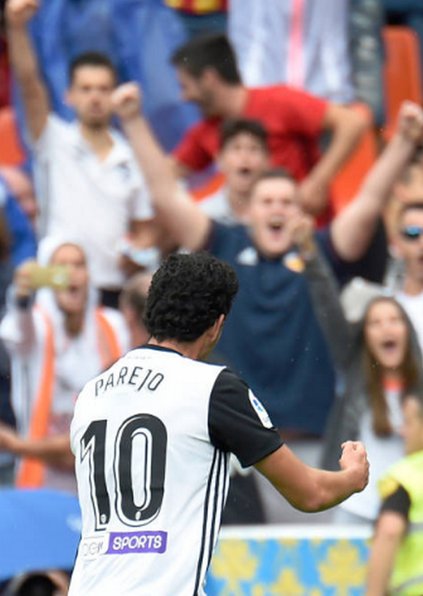 Parejo vui mừng với bàn mở tỉ số.