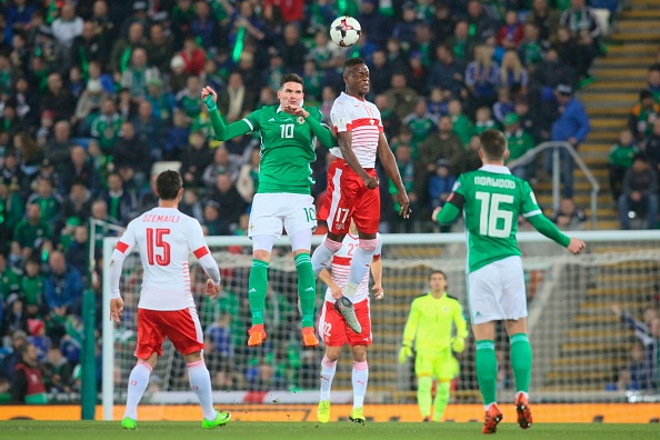 Để thủng lưới, Bắc Ireland buộc phải dồn lên tấn công nhưng họ không thể áp đặt được Thụy Sỹ.